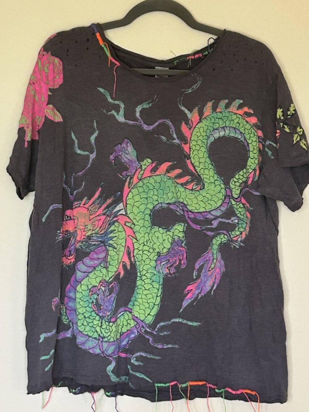 Magnolia Pearl Dragons and Roses Tee NWT | one size fits most - Picture 2 of 6